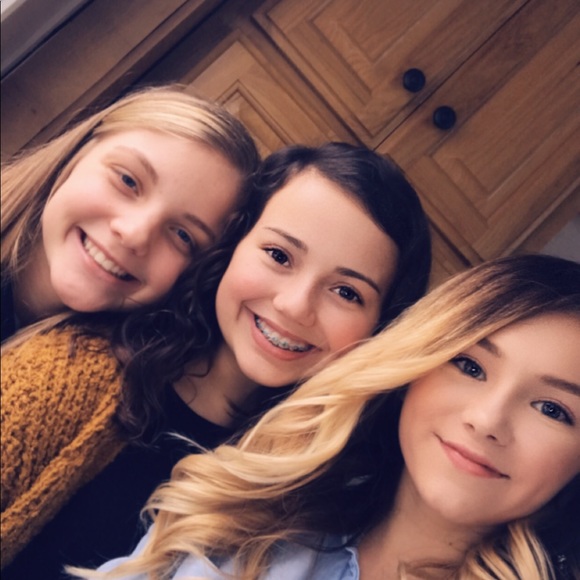 Meet your Posher, Carlee - Picture 1 of 1